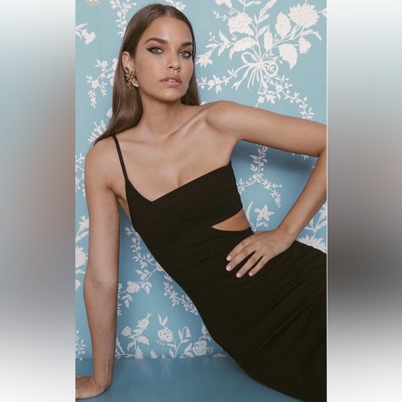 Lurelly Black Ski Cut Out Dress with High Slit size 4 - Picture 2 of 7